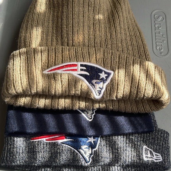 Men’s winter hats - Picture 2 of 2